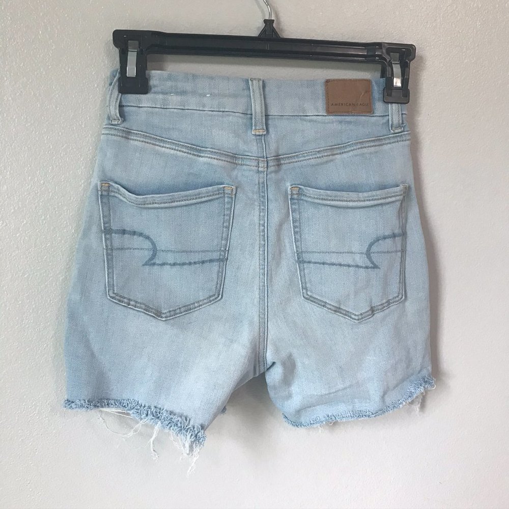 AMERICAN EAGLE Light Wash Curvy Hi Rise Shortie 0 - Picture 2 of 6